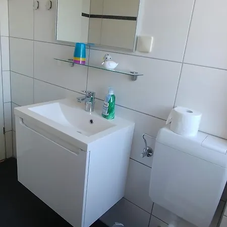 Haus Abendsonne Hochparterre Klein كوبلنس